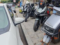 -鸿浩扒猪脚米线