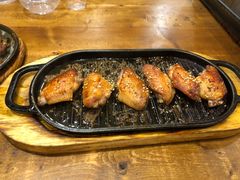 料理烤焦香翅中-老东镇啤酒屋海鲜加工·蒸汽海鲜·海鲜烧烤(台东店)