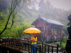 -雪山彩虹谷景区