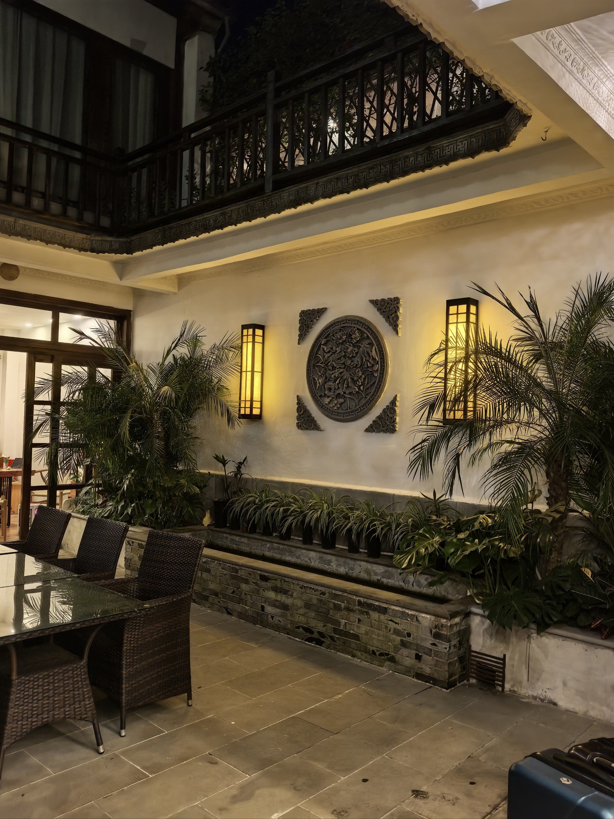 比较陡.民宿的大堂装修比较精致,新中式风格