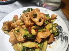 麻酱黄瓜拌油条-大胡同天津菜·海肠捞饭·津门皮皮虾锅贴一绝(西姜井店)