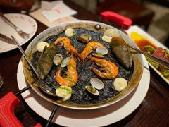 传统西班牙墨鱼汁海鲜饭-BROWNSTONE布朗石西班牙餐厅(深圳湾店)