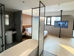 -桔子酒店(上海西藏北路地铁站店)