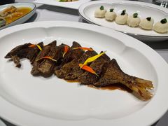 糖醋熏鲳鱼-屋里厢上海菜馆