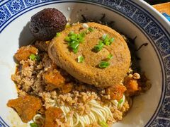 辣肉拌面+虎皮蛋+素鸡-沪西老弄堂面馆(定西路店)