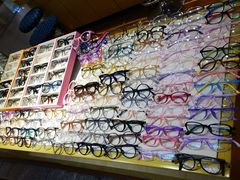 -三叶眼镜城批发市场(上海火车站店)