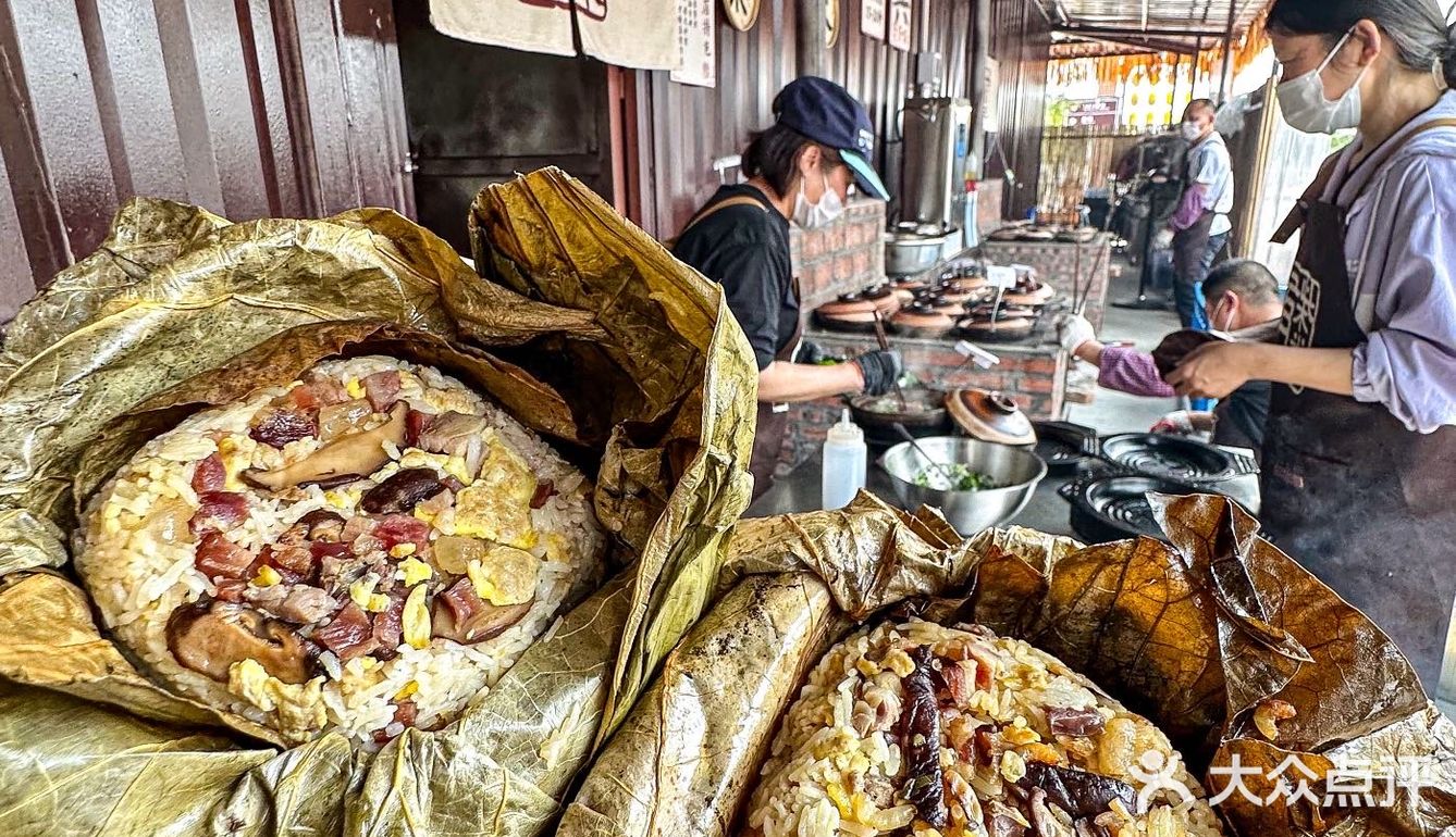 中山！柴火煲仔饭🍚排队吃…烟火气十足