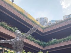 -瑞虹新天地月亮湾