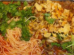 螺蛳粉牛蛙-在巷子里的烤肉店·螺蛳粉烤鱼·牛蛙(和美城店)