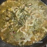 汤锅冒热气