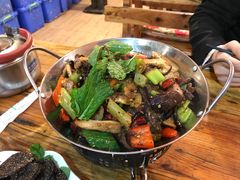 干锅耗牛肉-小锅巴纳西餐厅