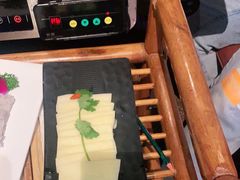 -老牌坊云南鱼豆花火锅(哈西万达店)