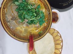 -鑫花溪牛肉米粉(人民广场店)