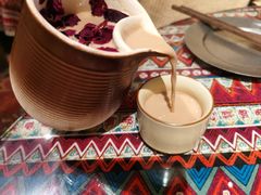 云南重瓣玫瑰普洱牛乳茶-火塘云南烧烤大排档