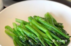 Golden and Silver Garlic Stir-Fried Chinese Cabbage