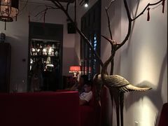 -Noir. Dining in the Dark