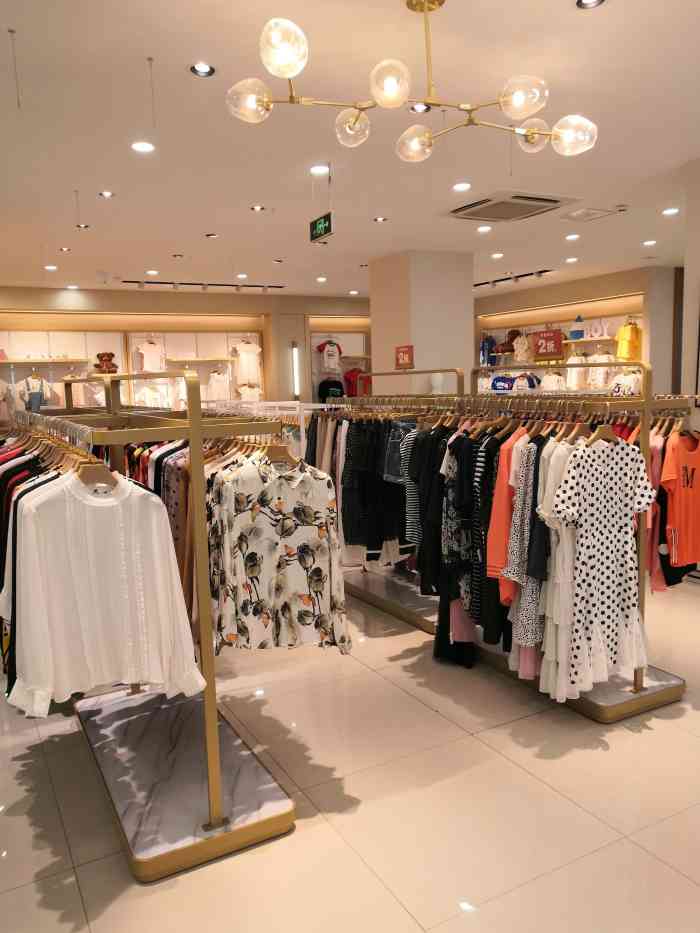 梦燕专卖店-"梦燕现在有很多分店,超市里也有,我就在欧.