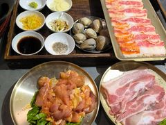 -围炉肉舍•炭烤活鳗•丹东海鲜烤肉(步行街店)