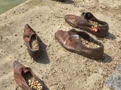 -多瑙河畔鞋履雕塑