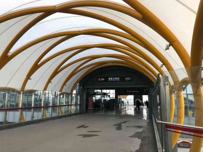 上海地铁康新公路站图片