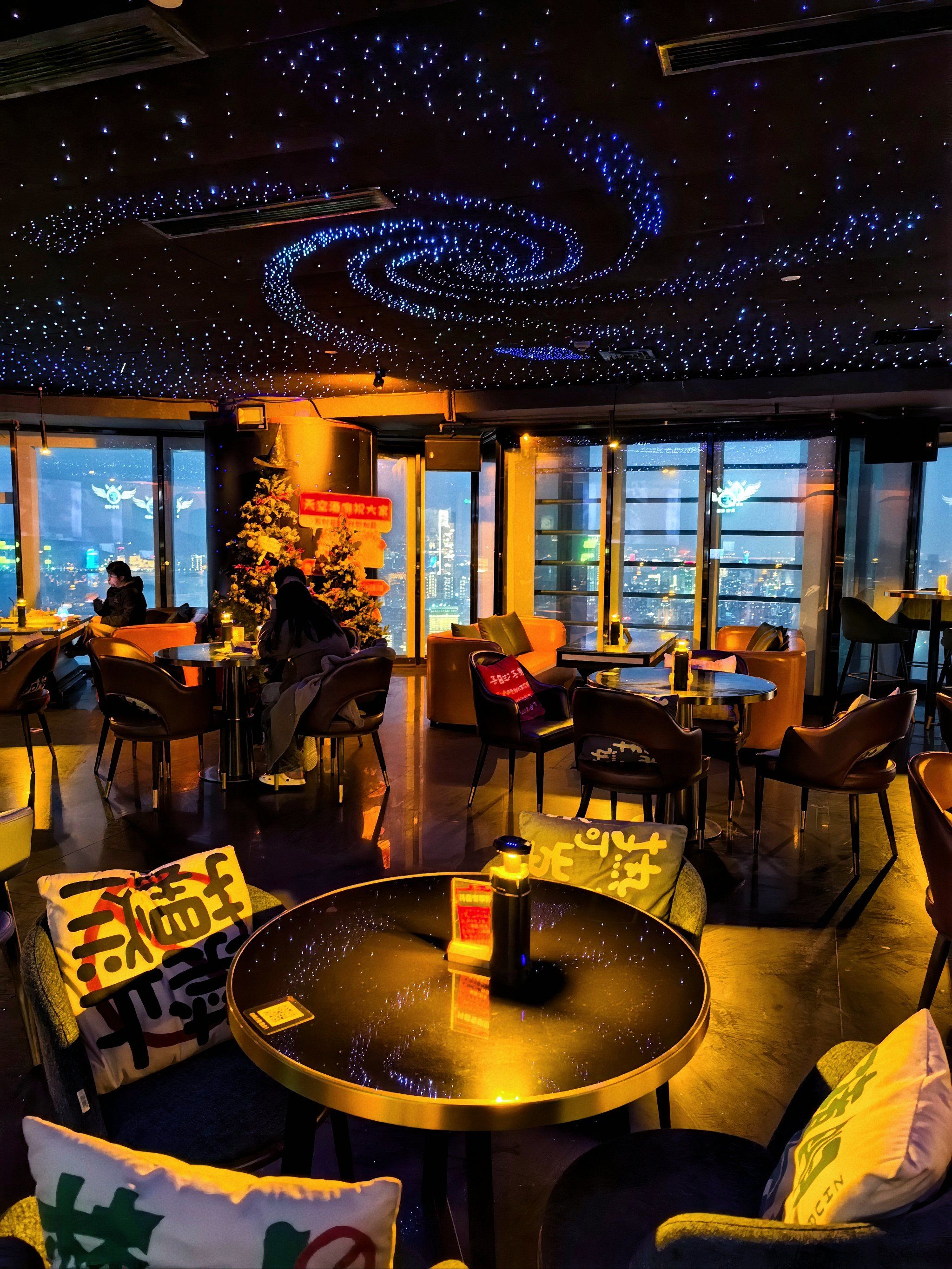 总要来厦门看一次绝美夜景吧!60楼高空bar