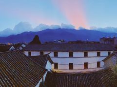 -喵屿·大理花园猫咖