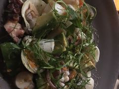 温热海鲜沙拉配牛油果-Mercato莫卡多露台餐厅与酒吧(K11店)