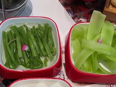 -洪氏嗨捞·广东猪肚鸡·椰子鸡火锅(西咸万象城店)