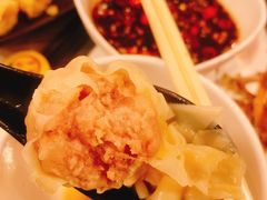 花膠雲吞-鲜入围煮花胶鸡海鲜火锅