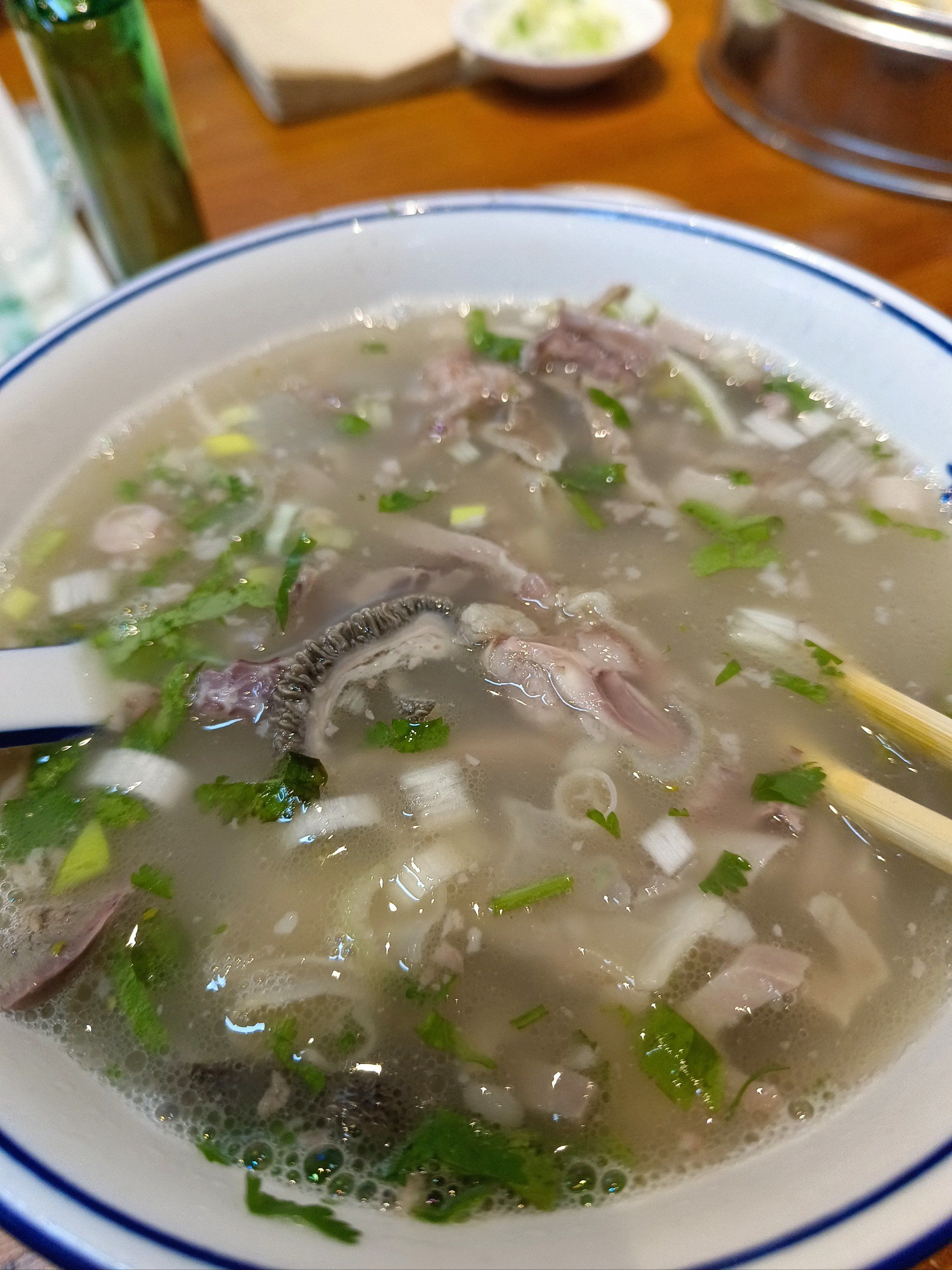 来一碗热乎乎的羊汤驱走寒凉