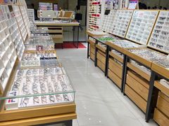 -美式眼镜·授权蔡司.依视路.尼康.豪雅.明月(人民广场店)