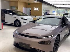 -小鹏汽车(上海静安大融城店)