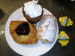 -上海滴水湖皇冠假日酒店