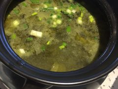 酸菜豆瓣汤-兔行天下-鸿鹤鲜锅兔(中海国际店)