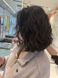 -罗亚帝造型·烫发染发