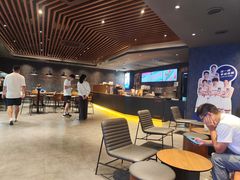 -瑞幸咖啡(岳家嘴地铁站店)