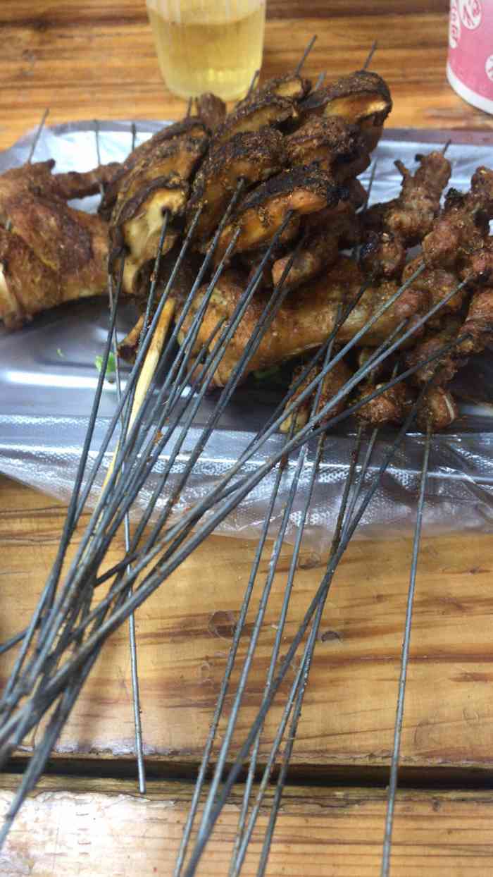李记烧烤(领秀城店)-"本来想吃张飞鸡爪,闺蜜从大学就一直很爱那.