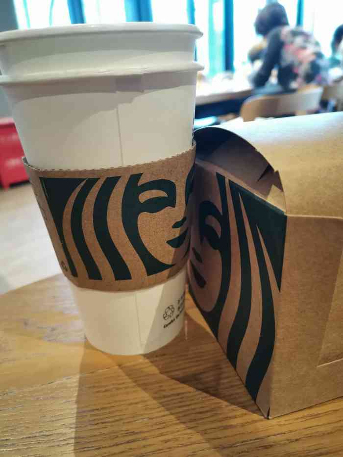 星巴克(沈阳中粮广场店)-"位置在中粮广场,特别显眼,中午过来吃饭正.