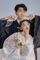 -现代经典婚纱摄影