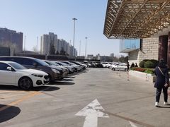 -京都信苑饭店-停车场