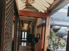-云南荟·湖畔领宴(领事馆店)