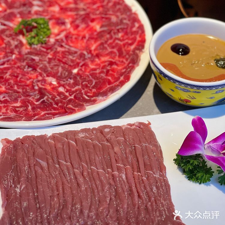 又到了吃老北京涮羊肉的季节！蘸上麻酱绝了