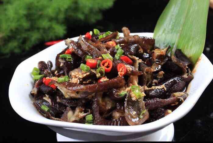 艾叶土鸡脚(富顺店)-"在西城公馆对面,店面宽敞明亮,摆了十多张.