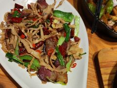 云南腊肉炒香笋-云海肴·汽锅鸡·云南菜(广安门天虹店)