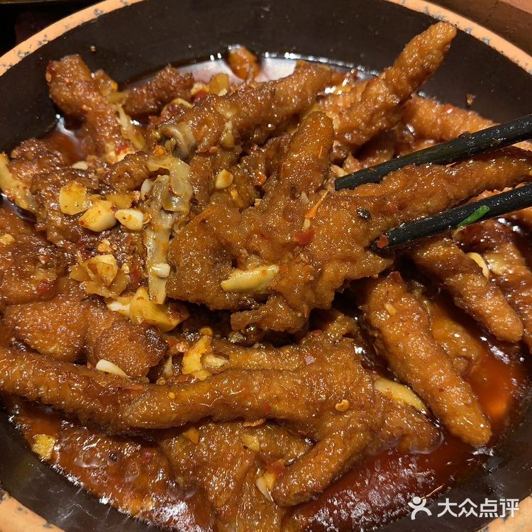 跟朋友四个人点了几个菜全部吃光！小吉星鱼籽鱼泡钵好好吃！