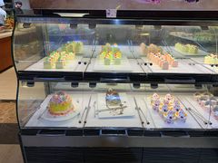 面包甜点陈列柜-水邑嘉年华酒店自助餐(鄄城店)