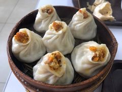 顶黄加蟹小笼包-常州糕团店(北大街新世纪商城店)