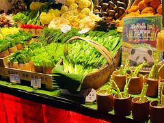 -雍容荟帝王蟹活龙虾展台自助(IFS黑金店)