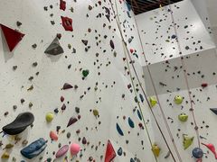 -山之巅攀岩馆(太古城店)