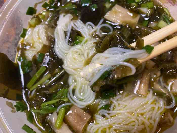 绵阳鲜米粉-"印象中的绵阳米粉油很重,这家清汤寡水的,.